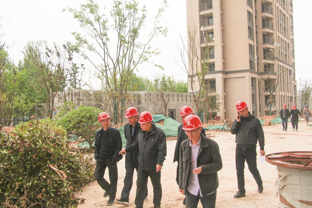 鄭州市國資委黨委書記、主任李秀山一行到美好天境苑項(xiàng)目調(diào)研指導(dǎo)安全生產(chǎn)工作